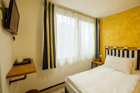 เยสอิน์ แอท วายเอ็มที