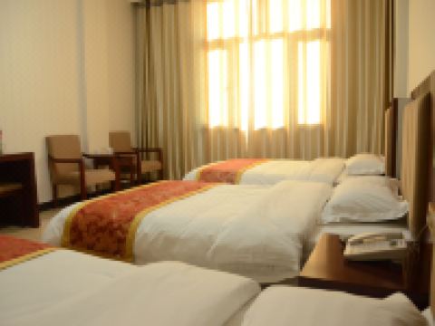 临夏天域嘉年华宾馆 - 三人间