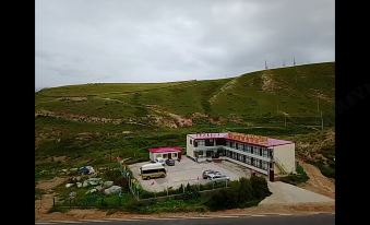 Qilian Zhuo'er Mountain Longquan Mountain Villa