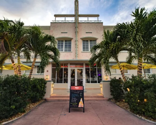 Beds n' Drinks Hotels in Miami Beach