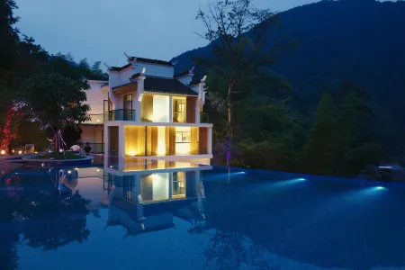 Cloudy Stay Hotel Отели рядом с достопримечательностью «Tangkeng Scenic Resort»