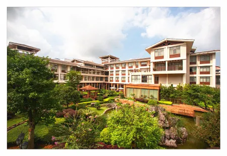 Tongyong Fenghua (Guilin) Residence Center Отели рядом с достопримечательностью «Maozhou Island, Daxu Ancient Town»