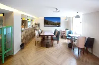 T & Q International Youth Hostel (Siguniang Mountain)