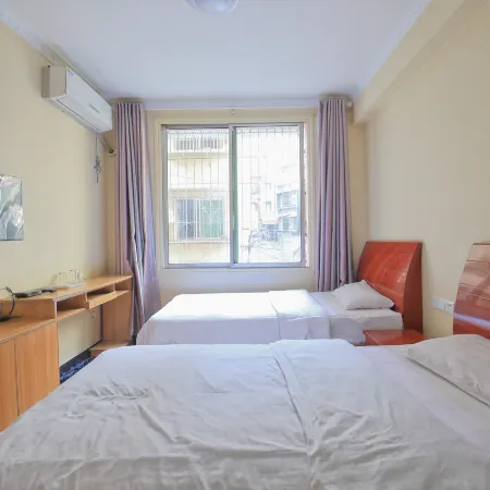 Nanbu County Dongfanghong Business Hotel