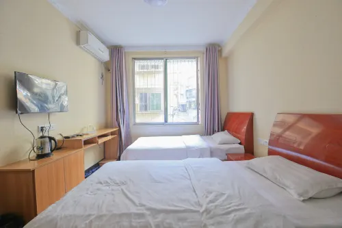 Nanbu County Dongfanghong Business Hotel