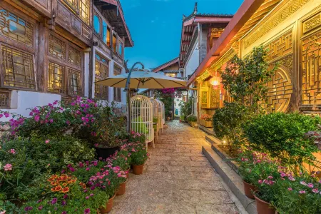 Courtyard & Sunlight Inn