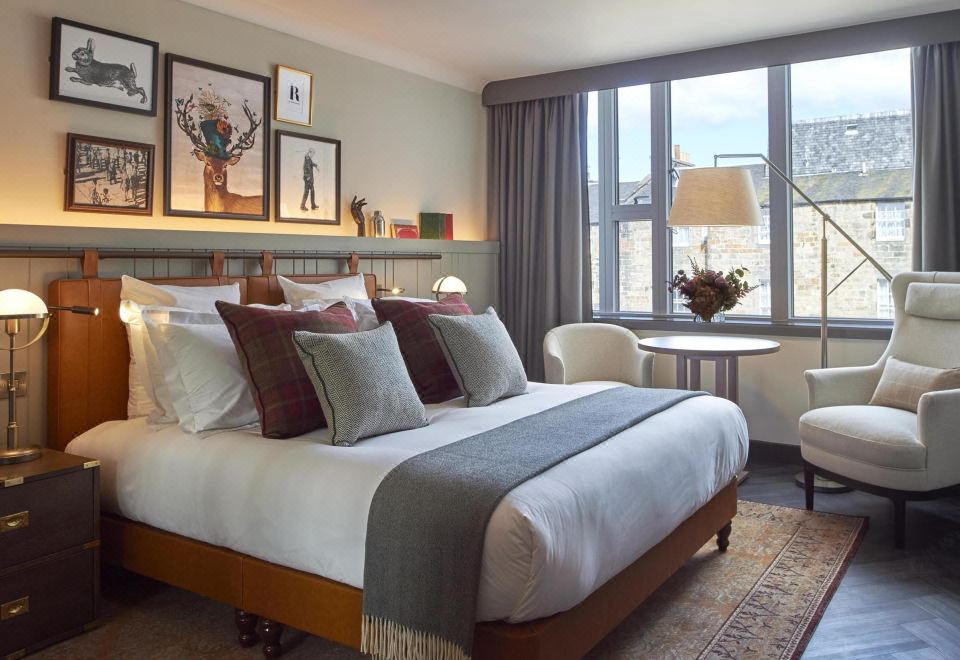 Kimpton Charlotte Square의 럭셔리한 실내 수영장