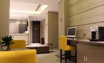 Home Inn Plus (Beijing Wukesong)