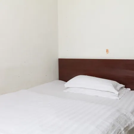 Fengqiu Yixiao Homeland Hotel