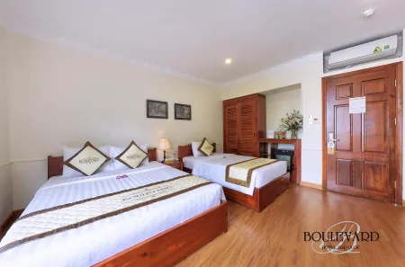 Boulevard Hotel