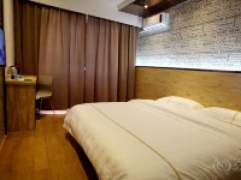 易夜连锁酒店(长沙火车站店)