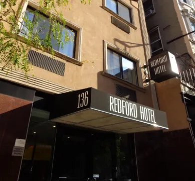 Redford Hotel ABCプレイグラウンド周辺のホテル