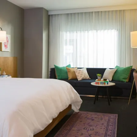 Kimpton EVERLY HOTEL by IHG Отели рядом с достопримечательностью «Юниверсал-Сити»