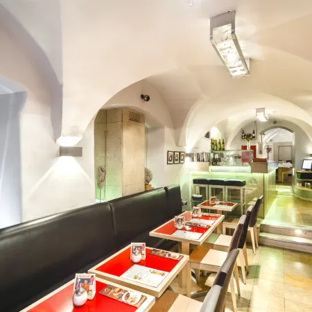 The Golden Wheel Hotel Отели рядом с достопримечательностью «Лорета»