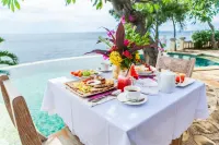 Blue Moon Villas Resort Hotel dekat Menara Suar Gili Selang