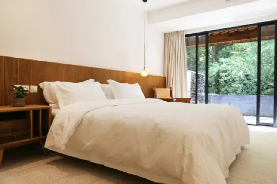 Weiwen Xiaozhu Hotel Отели рядом с достопримечательностью «Lengquan Pavilion»