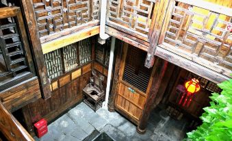 Hongjiang Fengjia Courtyard Inn