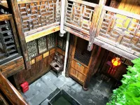 Hongjiang Fengjia Courtyard Inn