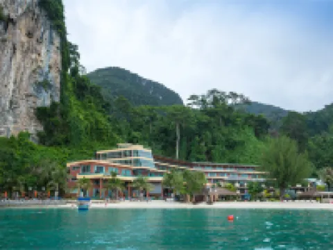 พีพี คลิฟ บีช รีสอร์ท โรงแรมในเกาะพีพี