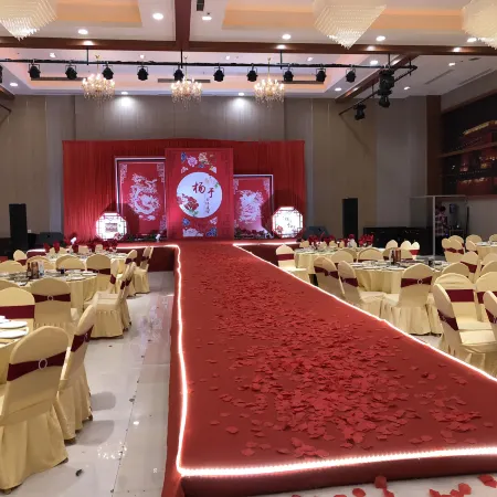 Red Apple Hotel
