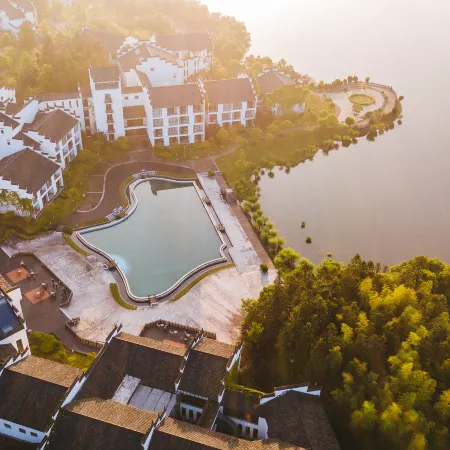 Qishu Fairyland lnternational Hotel