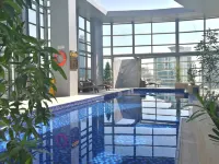 Valero Grand Suites by Swiss-Belhotel - piscina