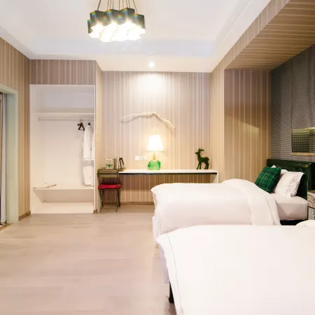 Floral Hotel · Nanjing Jiashuhui Boutique hotel (Qinhuai River Confucius Temple Laomen East Branch) Отели рядом с достопримечательностью «Ворота Чжунхуамынь»