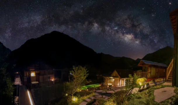 Jinglu Lanshan Inn Отели рядом с достопримечательностью «Fangyukong Yanjiyou Capsule Bookstore»