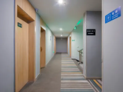 Ba tian Holiday Hotel (Zhengzhou Xinzheng International Airport) Hotels in Xinzheng