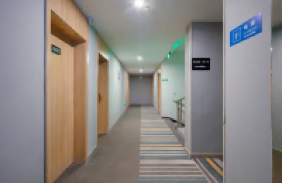 Ba tian Holiday Hotel (Zhengzhou Xinzheng International Airport) Hotel di Xinzheng