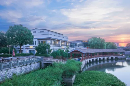 Anchee Hotel Отели рядом с достопримечательностью «Moganshan Senbo Resort Nature Park»