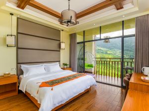 Floral Hotel Longsheng Longji No.1 Cloud Homestay (Longji Terrace No.1 Viewing Platform Store)