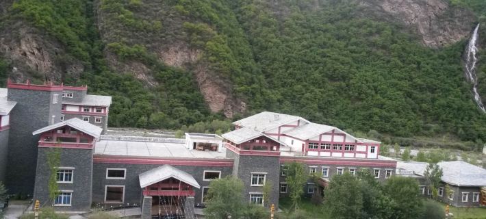 Dagu Glacier Hotel Hotele w: Powiat Heishui