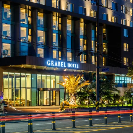 Grabel Hotel Jeju Отели рядом с достопримечательностью «Храм Пэкчеса»