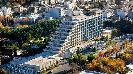 Homa Hotel Shiraz Отели рядом с достопримечательностью «Крепость Керим-хан»