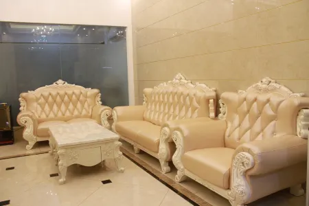 Yunlai Hotel (Xinfeng Xihe North Road) Отели рядом с достопримечательностью «Chenyi Square»