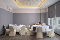 Batiqa Hotel Darmo - Surabaya - parking