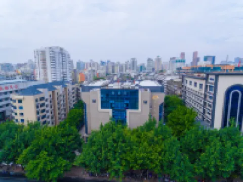 Flowers Ripples Hotel Отели в г. Восточный Район