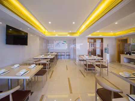 Vienna Hotel (Xiaogan Beijing Road) Отели в г. Сяоган