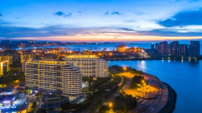 海口灣恆大逸閣海景度假公寓（秀英港萬綠園店） 鄰近海口灣的酒店