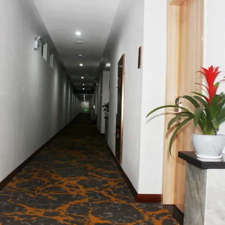 Lihuang Hotel Отели рядом с достопримечательностью «Рынок торговли аквариумами и пищевыми продуктами в Цзясин»