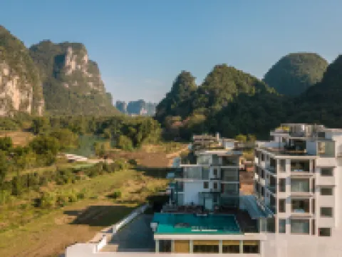 โรงแรมสไตล์บูทีค วอเตอร์ไซด์ โรงแรมใกล้อูฐข้ามแม่น้ำ