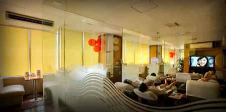 Networld Hotel Spa and Casino Отели рядом с достопримечательностью «Upside Down Museum»