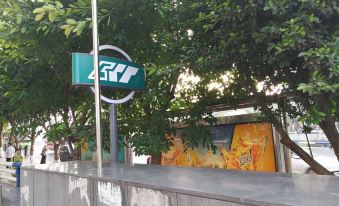 Chongqing Happy Time Theme Apartment