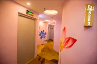 Dulaiqi Theme Hotel (Tianzhu Branch) - parking