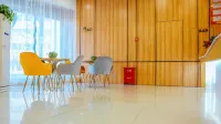 Colorful Holiday Hotel (Deqing Branch 4)