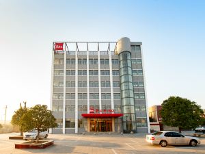 Ibis Hotel (Guanyun Jiulonggang Shuijie)