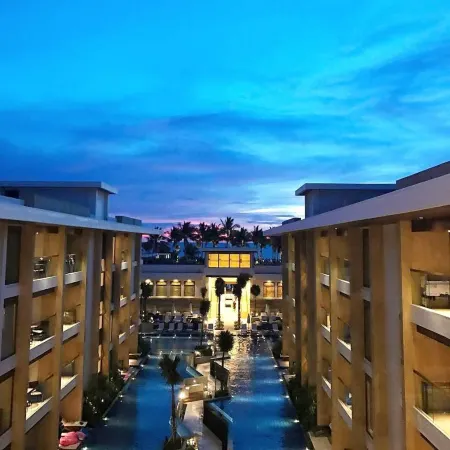 Henann Crystal Sands Resort Отели рядом с достопримечательностью «Aqualife Divers Academy»