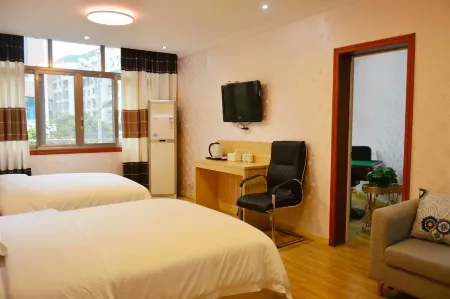 Anyue Nanxiang Business Hotel Отели рядом с достопримечательностью «Anyue Stone Carvings»