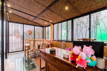 Qingshu Hostel Отели рядом с достопримечательностью «Shanghai Village»